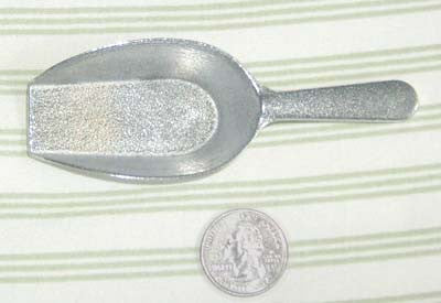 Small Feed Scoop 1 quart aluminum
